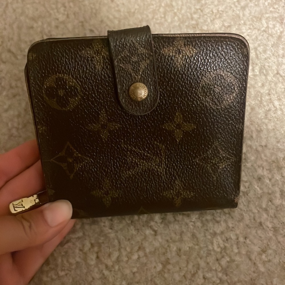 LOUIS VUITTON WALLET - Picture 3 of 14